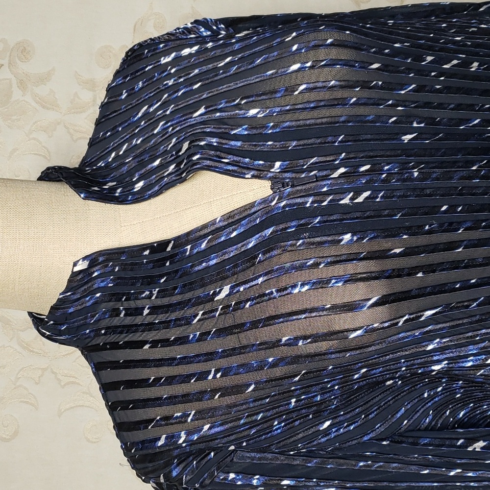 Chico's Travelers Black & Navy Striped Sheer ZipFront Stretchy Top (size… - Picture 8 of 11